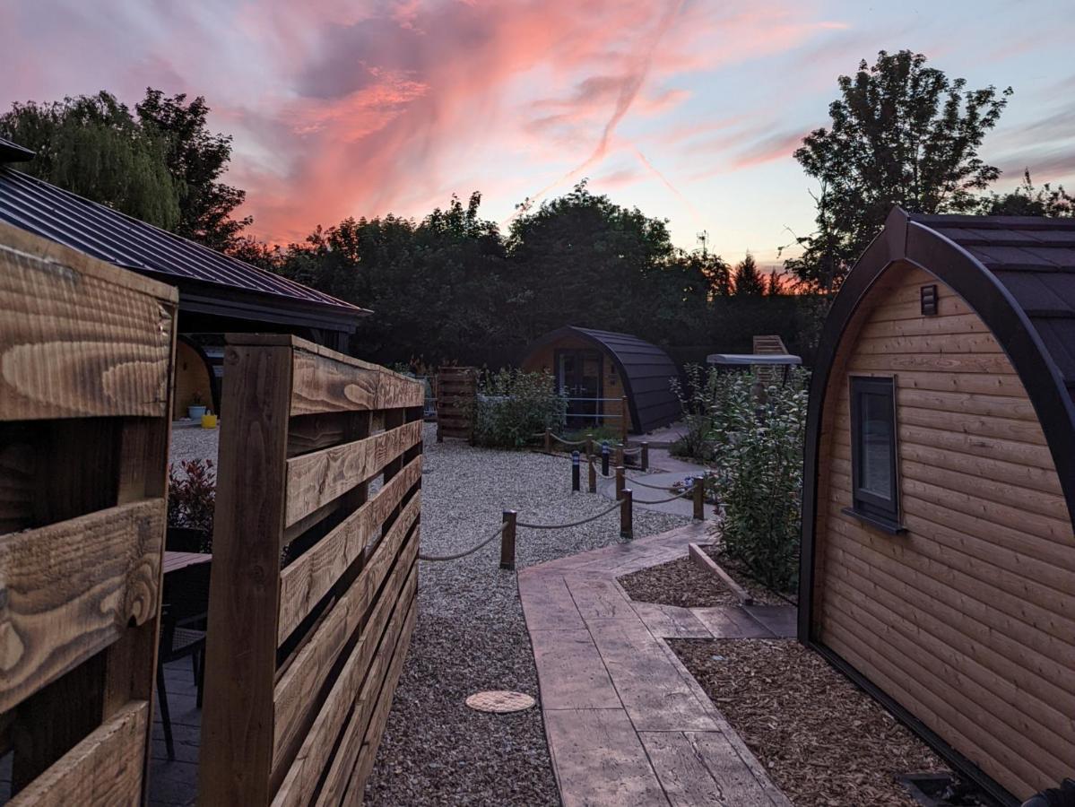 Peacock Lake Glamping Villa Nottingham Exterior foto